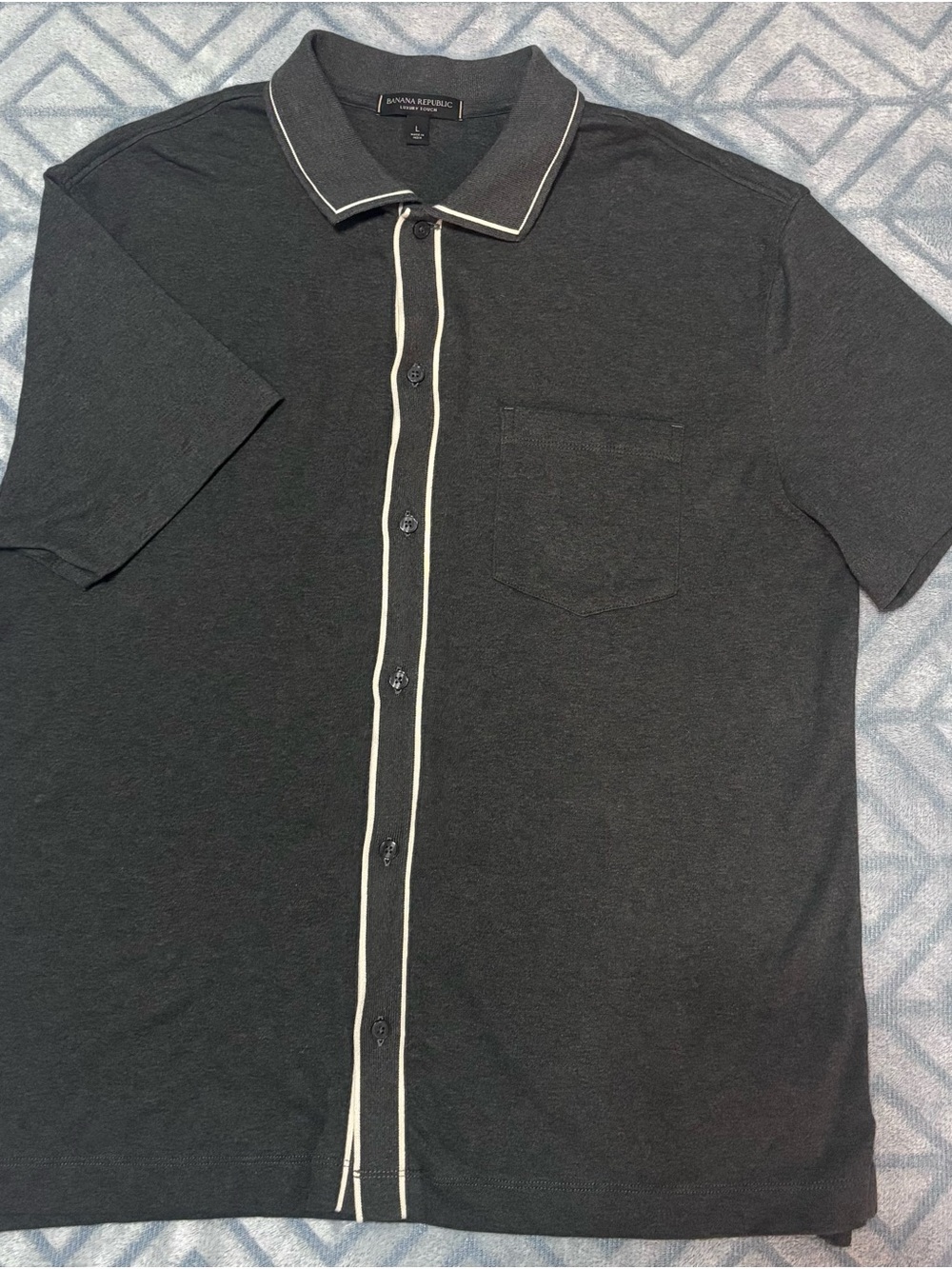 Banana Republic Men’s Black Short-Sleeve Button-Down Shirt with White Piping